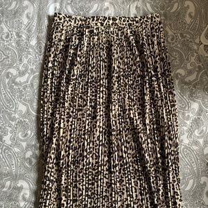 Leopard print pleated skirt